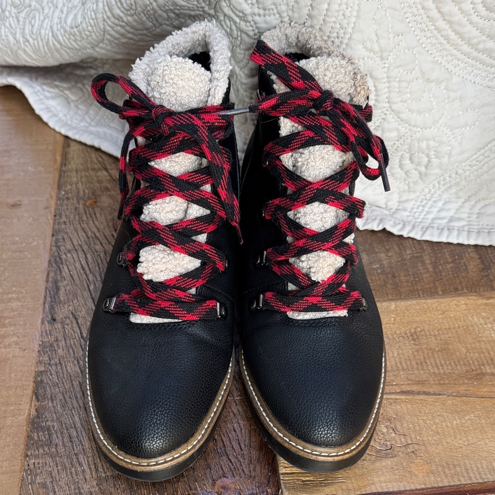 Dr. Scholl’s Black Hiker Boots Red Plaid Laces Faux Shearling Women 7